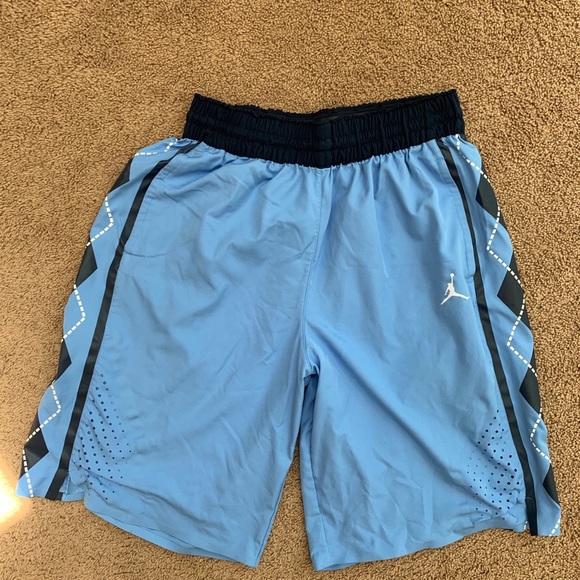 unc shorts nike